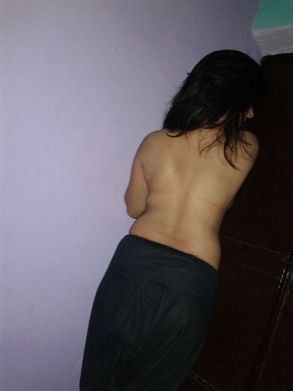 Desi Cute bhabhi’s big natural tits self-shot pics